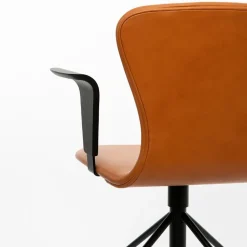 Bruunmunch PLAY Arm Chair Swing Cognac Hero Læder