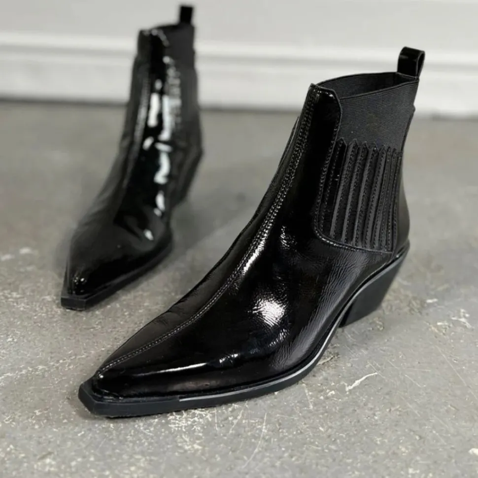 Copenhagen Shoes The Walking Boot Black Patent