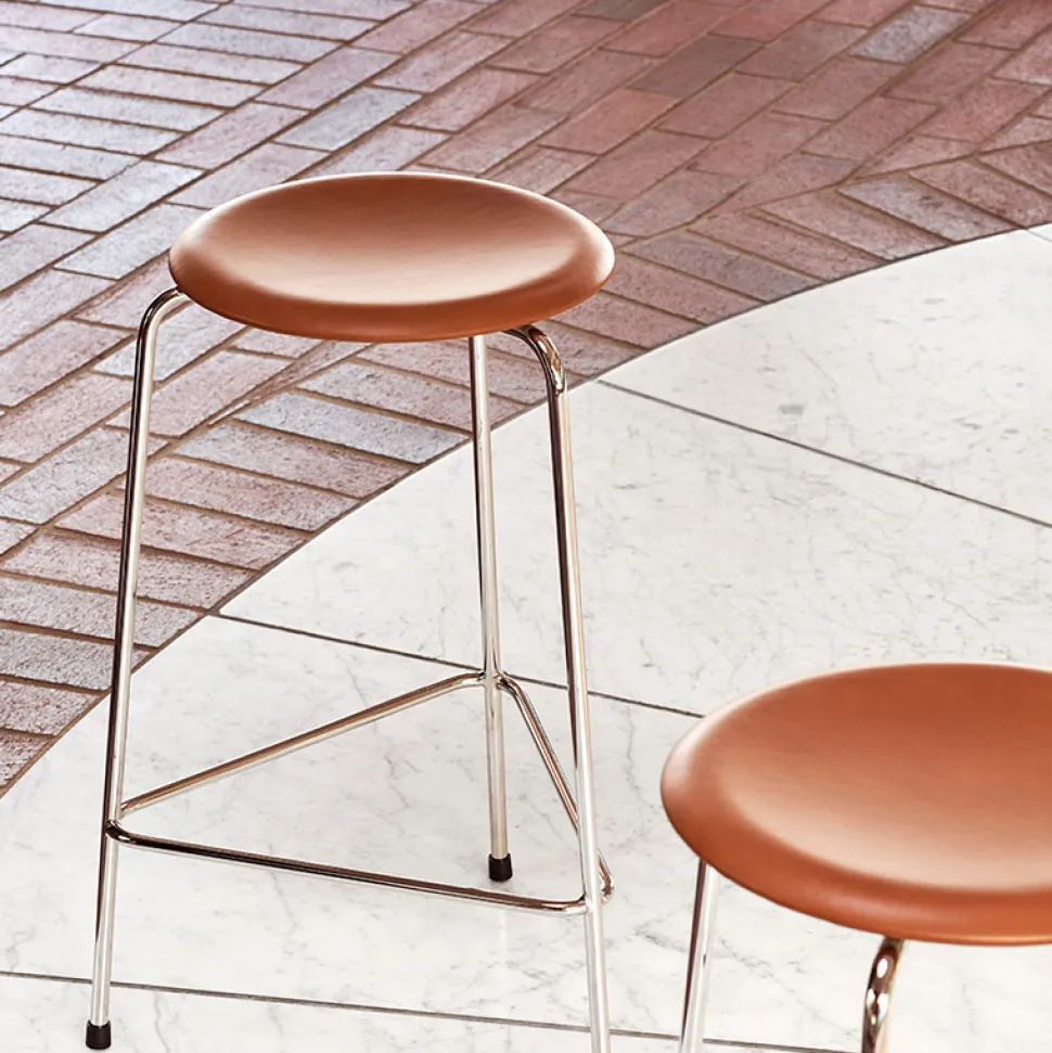 Fritz Hansen M3170 High Dot Wild Leather Walnut