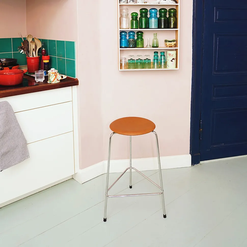 Fritz Hansen M3170 High Dot Wild Leather Walnut