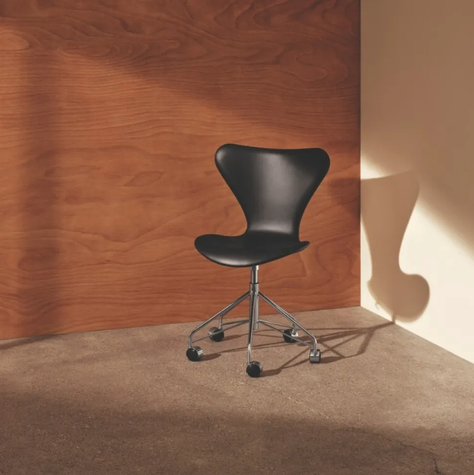 Fritz Hansen Serie 7 Drejestol Fuldpolstret Læder