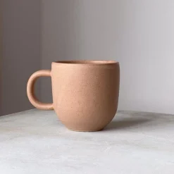 Julie Damhus Studio Oda Rund Kop Med Hank Beige