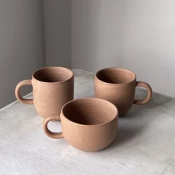 Julie Damhus Studio Oda Rund Kop Med Hank Beige