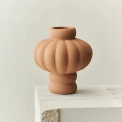 Louise Roe Balloon Vase 02 Sanded Ocker