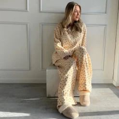 Stories From The Atelier Pajamas Pants 3 Beige Yellow Big Flower