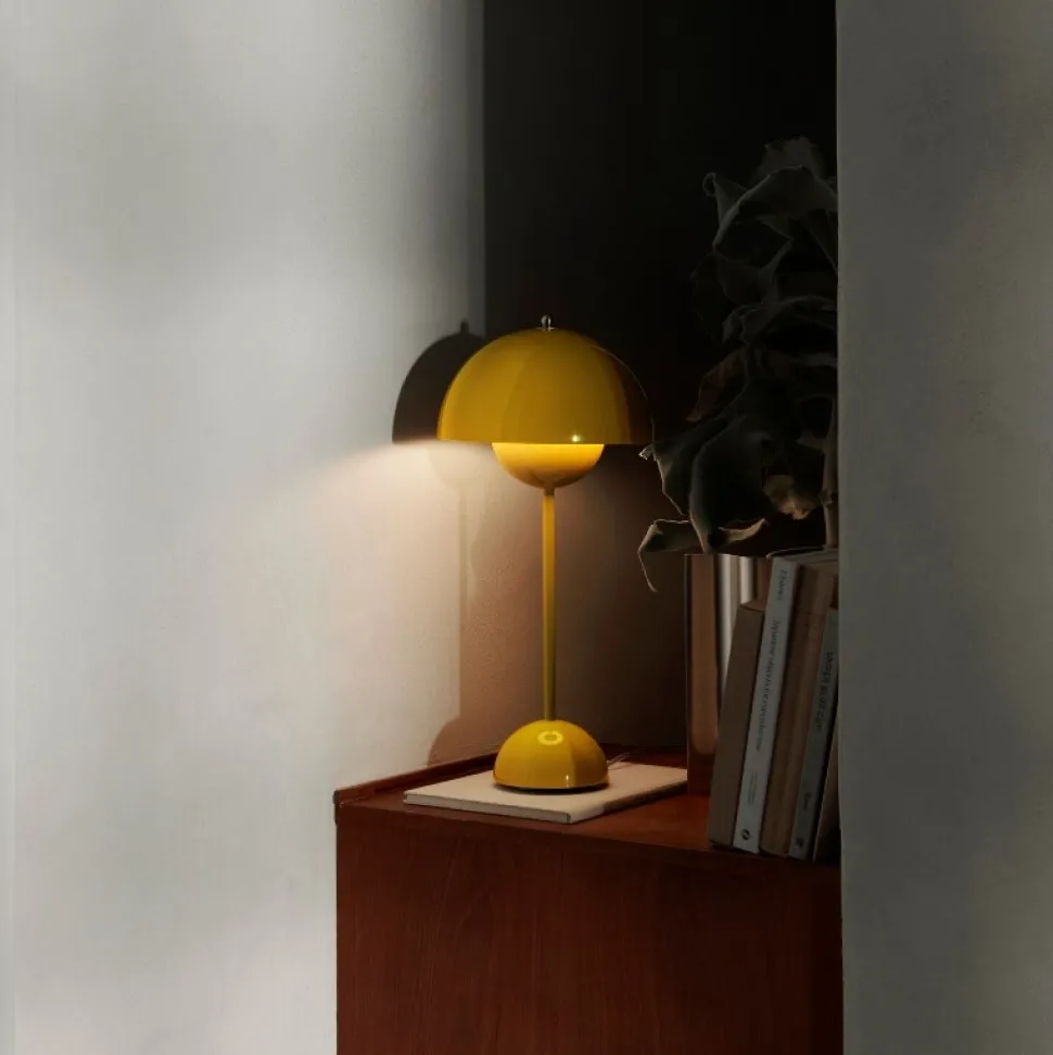 &Tradition Flowerpot Table Lamp VP3 Mustard