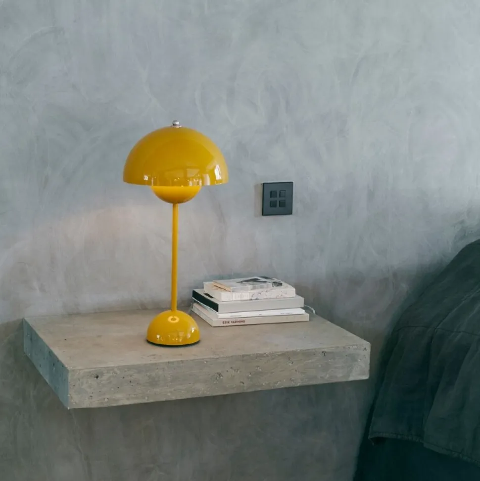 &Tradition Flowerpot Table Lamp VP3 Mustard