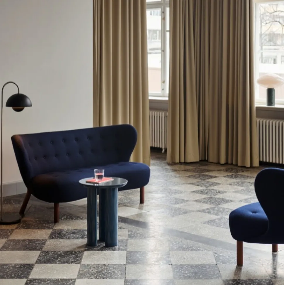 &Tradition Lille Petra VB2 Sofa Vidar 0554 Walnut Legs